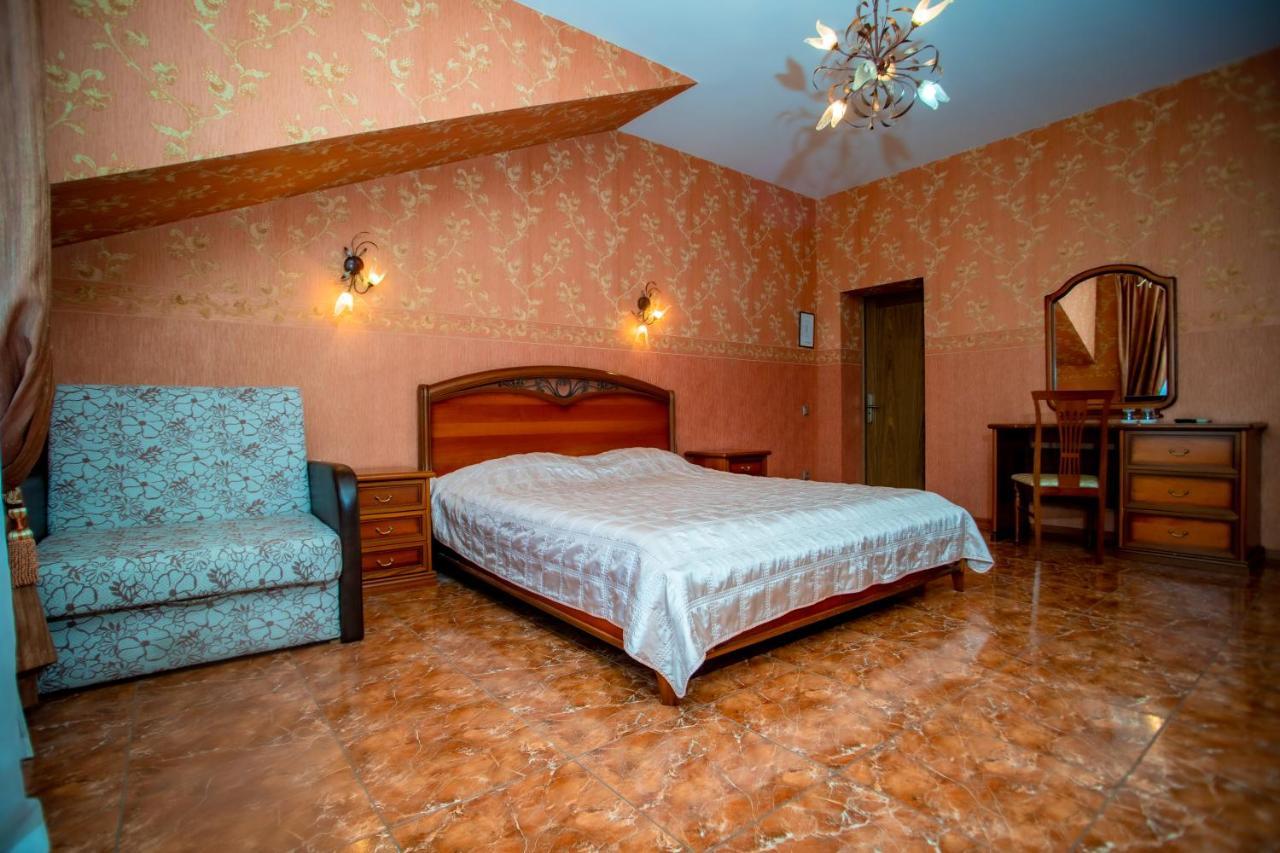 Hotel Отель Корона *