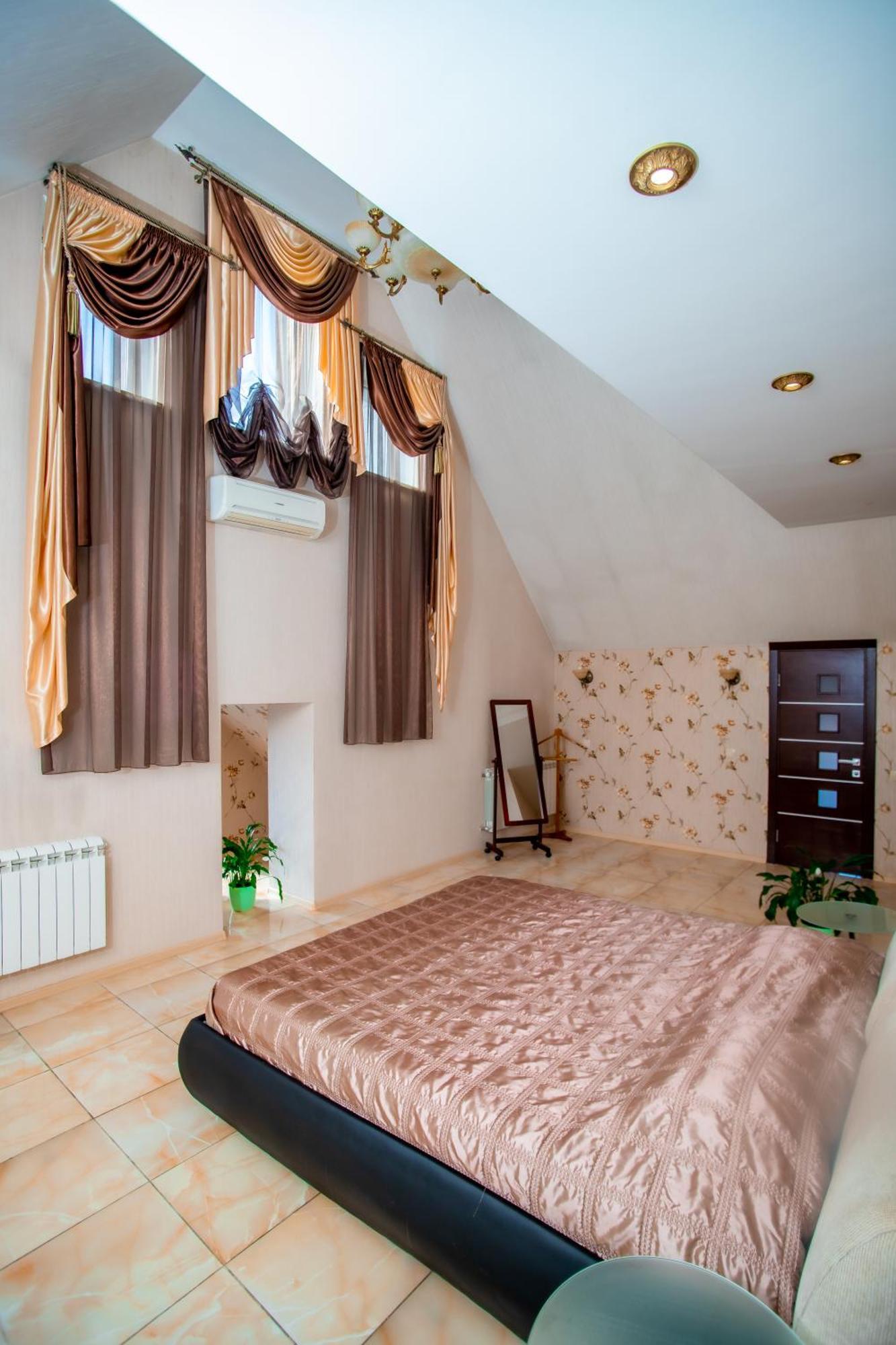 Hotel Отель Корона *